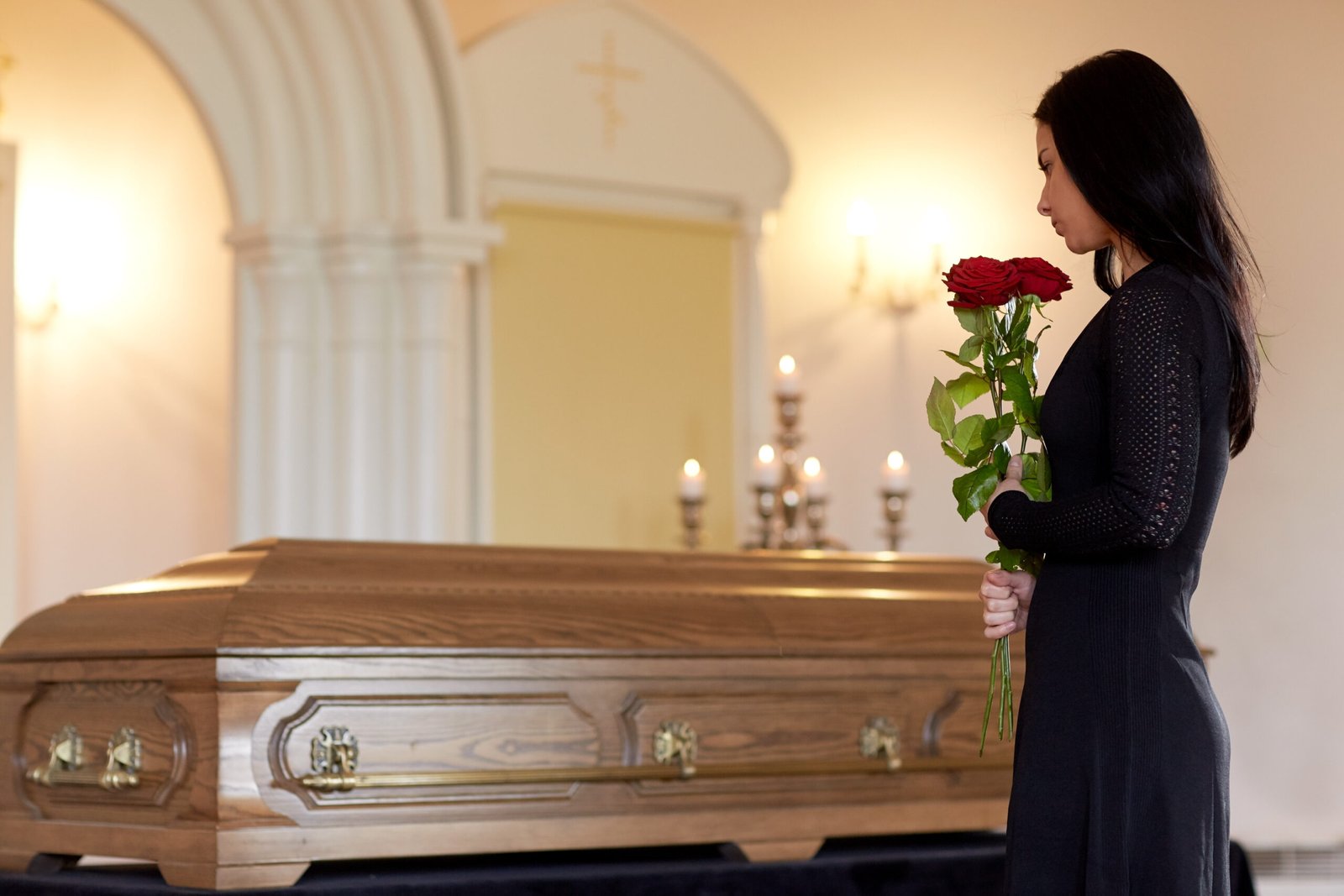 A escolha entre os tipos de funeral deve considerar os desejos da família, as crenças envolvidas e as condições financeiras. Além disso, respeitar a vontade expressa pelo falecido, quando houver, é essencial. Portanto, conversar com uma funerária de confiança ajuda a esclarecer dúvidas e entender cada opção disponível. Caso precise de orientação ou queira saber mais detalhes, entre em contato pelo WhatsApp e receba atendimento com respeito e acolhimento neste momento.